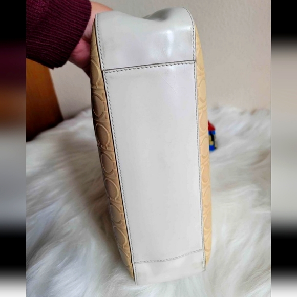 Salvatore Ferragamo Gancini embossed leather handbag - Picture 3 of 8